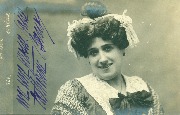 Mle Baux. (En buste souriant) Bohème