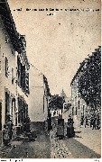 Wonck Une rue dans le Sudrin et tresseuses de paille au travail