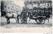 Pompiers volontaires Schaerbeek. Transport muni de divers engins de sauvetage et d'attaque