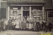 Seraing. Partie du personnel de la maison Pierre Martino