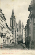 Tournai. Le Beffroi (1300), et cathédrale (XIe siècle) vus de la rue St-Martin