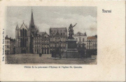 Tournai. Statue de la princesse d'Epinoy et l'église St. Quentin