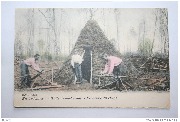 En ardennes. Hutte de B�cherons.  Ecorsage du ch�ne (Sans localit�, faute orthographe ! Ecor�age)