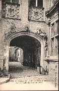 Furnes. Portique de l'Hôtel de Ville et ruelle-Archway under the Townhall(1612)