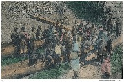 Soldats et Indigènes au débarcadère à Umangi