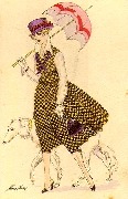 Femme en robe à damier jaune et noir avec son ombrelle rose, lévrier blanc à ses côtés