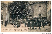 Etablissement des Soeurs de Charité de N.D. à Looz-la-Ville Une cour Section supérieure Een Speelplaats Hoogste graad