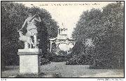 Au Parc de la Dodaine Kiosque et Statue de Diane