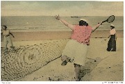 (Hélène Marchéchal à la plage, Elle joue au tennis sur la plage