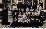 Sambreville photo carte Auvelais école des filles 2e classe 1914