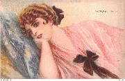 Femme en rose accoud&eacute;e sur un oreiller