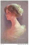 Femme &agrave; la robe d&eacute;collet&eacute;e blanche