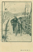 Couple &agrave; v&eacute;lo dans la campagne