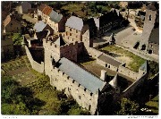 Thy-le-Château. Vue aérienne. Le Château-Fort