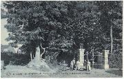 Court-Saint-Etienne. Entrée du Château Debroux et chemin de Wisterzée