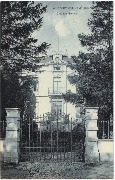 Court-Saint-Etienne. Château Genard
