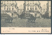 Anvers. (sans titre) tram et ramasseur de crotte