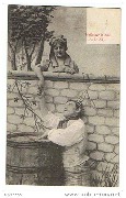 Idylle sur le mur. Ils se prennent la main