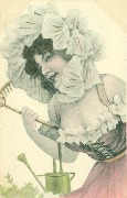 (Femme &eacute;l&eacute;gante tenant un rateau et arrosoir)
