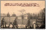 Le Comte de la Vaulx et Mr B.Van Migem retour d'une excursion avec le Zodiac..... 