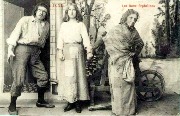 La vieille emm&egrave;ne la jeune orpheline vers la droite