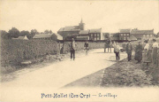 Petit-Hallet. Village