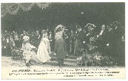 La Population Anversoise d&eacute;pose des fleurs aux pieds du Roi - De Antwerpsche Bevolking bied den Koning bloemen