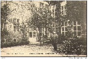 Laerne. Château - Cour intérieure