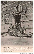 Entr&eacute;e principale de la Gare, rehauss&eacute;e de 1,60m