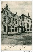 Façade vers la rue Façade vers la rue