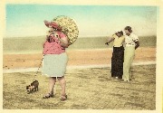 (Hélène Marchéchal à la plage, avec son chien dégustant une glace sur la digue)