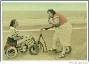 (Hélène Marchéchal à la plage, en trotinnette sur la digue)