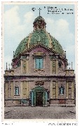 Montaigu. La façade de la Basilique. De voorgever der Basiliek