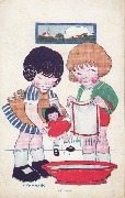 le bain (deux fillettes donnent le bain &agrave; une poup&eacute;e)