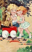 Garcon et fille se baladant avec poussette et nounours