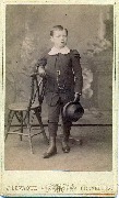 Portrait de jeune homme dans un décor art nouveau-J.Levaque Bruxelles