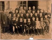 Groupe d'&eacute;l&egrave;ves d'un Ath&eacute;n&eacute;e 