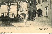 Diedenhofen, Hof des fruheren Hospitale Thionville. Cour de l'ancien hospice