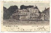 Les Environs de Tournai. A l'Entrée du chateau d'Antoing