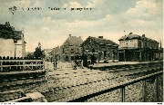 Olsene. La Gare et le passage &agrave; niveau