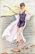 Baigneuse de face avec essuie blanc