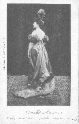 Femme Chignon et houppe de dos