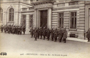 Bruxelles - Palais du Roi - La descente de garde (Karabiniers)