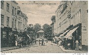 Namur - Partie de la rue de fer avec Kiosque du square Léopold