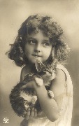 Fillette (Ellen) avec un chat