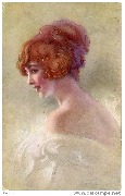 Femme rousse avec un ornement de cheveux