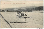 Heer-Hagimont. Bac du Prince. Passage d'une automobile Heer-Hagimont. Bac du Prince. Passage d'une automobile