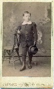 Portrait de jeune homme dans un décor art nouveau-J.Levaque Bruxelles Portrait de jeune homme dans un décor art nouveau-J.Levaque Bruxelles