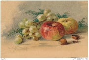 Pommes, raisin blanc et noisettes