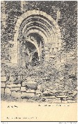 Vianden. Le Château   Porte romane